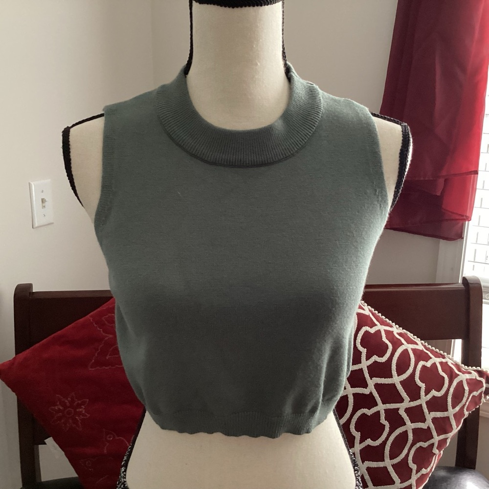 olive green mock neck crop knit ML nwot